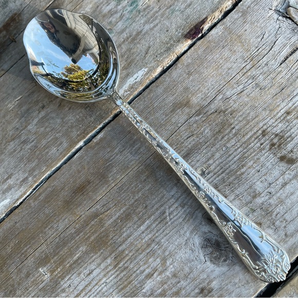 International Silver Rodgers Enchanted Rose Serving Spoon - Picture 3 of 10